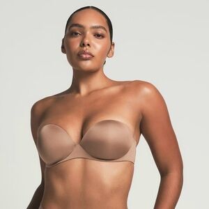 SKIMS Strapless Push Up Bra